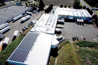 Across two locations sitting five miles apart in Portland, Northwest Naturals has 165,000 square feet of manufacturing space and one of the largest privately owned rooftop solar installations in the Portland metro. (Photography by Northwest Naturals)