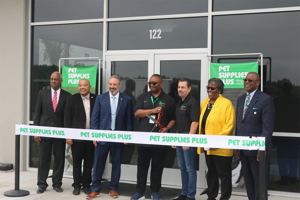 Pet Supplies Plus cuts the ribbon on new retail distribution center