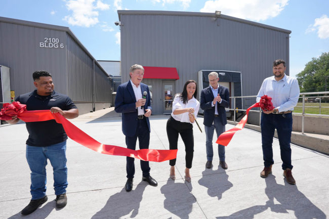Kemin cuts the ribbon at its new pilot plant for wet pet food development