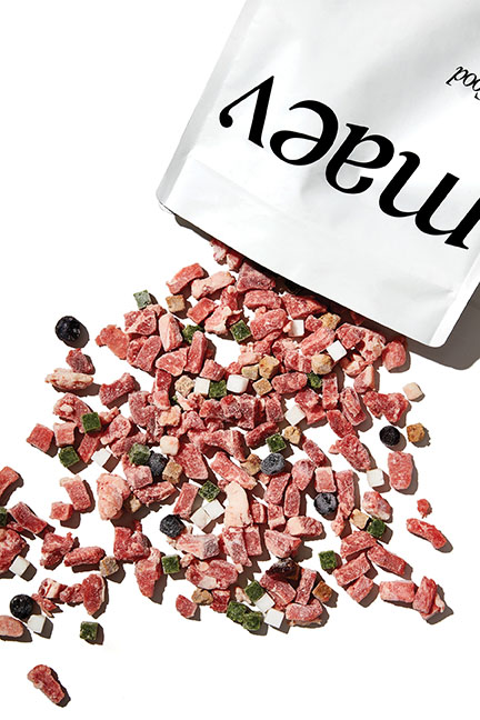 Maev's dog food includes visually identifiable ingredients to appeal to consumers