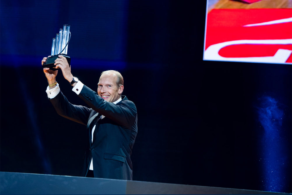 Markus H. Gericke accepts the Ernst & Young Entrepreneur of the Year 2021 award