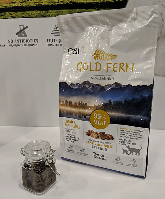 Gold Fern by Catit, lamb and mackerel air-dried cat food