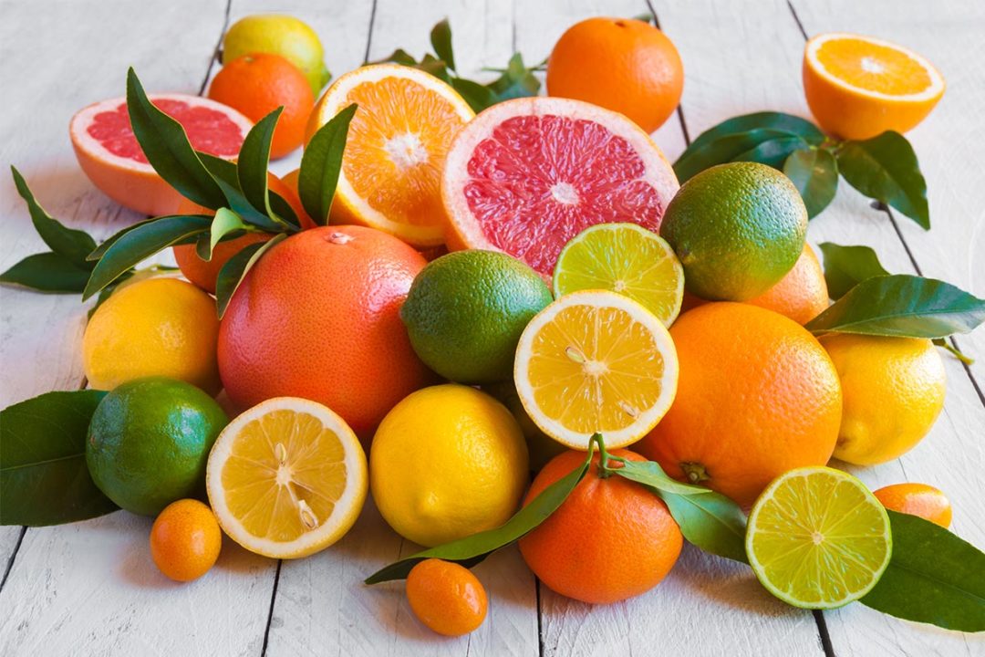 Assorted citrus fruits on table (©STOCKR - STOCK.ADOBE.COM)