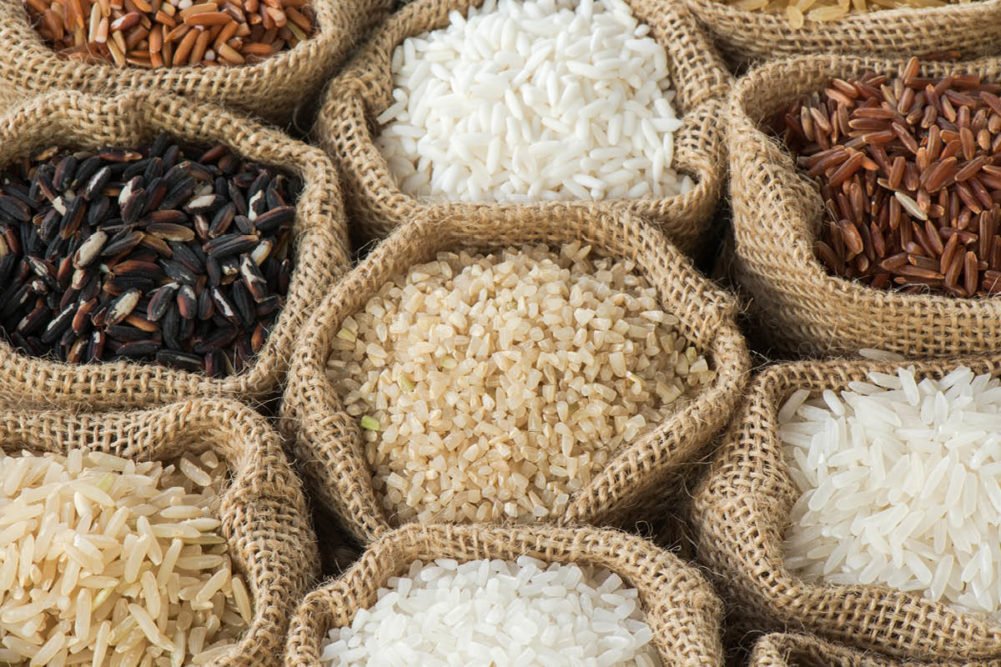 Variety of rice in bags (©STOCKR - STOCK.ADOBE.COM)